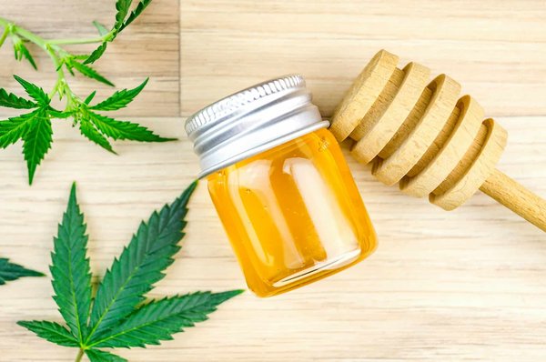 Créez vos plats à partir la recette de miel de chanvre