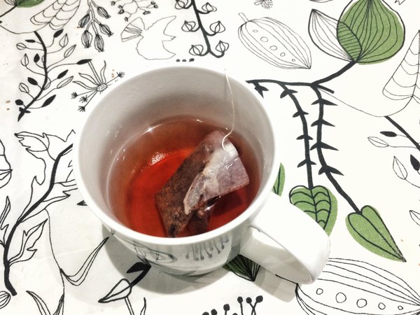 Thés et infusions assemblés à la main en France : conseils pour bien choisir